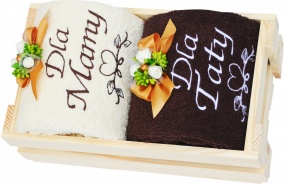 Ładny zestaw prezentowy dla Rodziców - ręczniki łazienkowe w skrzynce