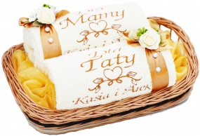 Duże, kąpielowe ręczniki z Twoim haftem w koszu wiklinowym