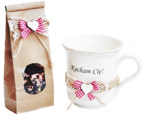 Oryginalny i praktyczny zestaw na Walentynki - porcelanowy kubek + herbata