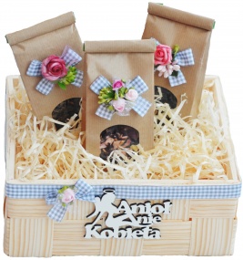 Uroczy zestaw trzech herbat dla fajnej kobietki