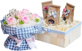 Zestaw pysznych herbat w koszyku + bukiet - różyczki i kratka